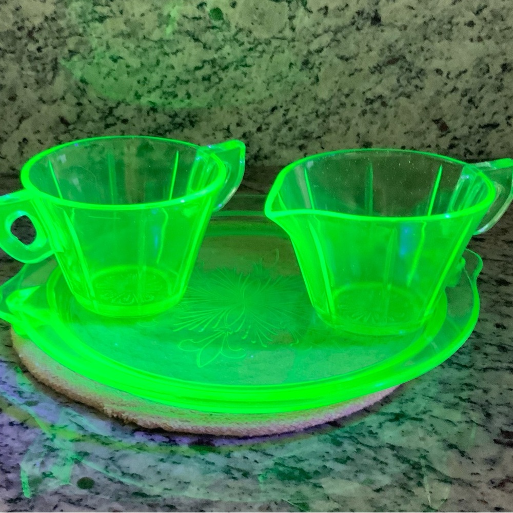 Vintage URANIUM Green Glass Cups and Tray Set